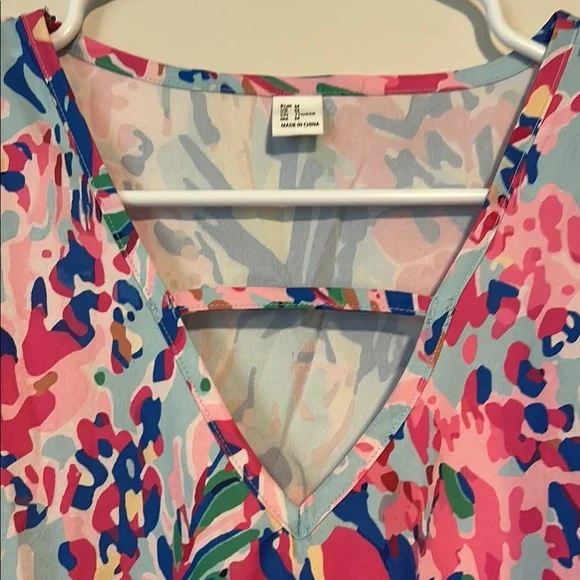 Lilly Pulitzer looking Pink and Blue V-Neck Blouse - Picture 5 of 7